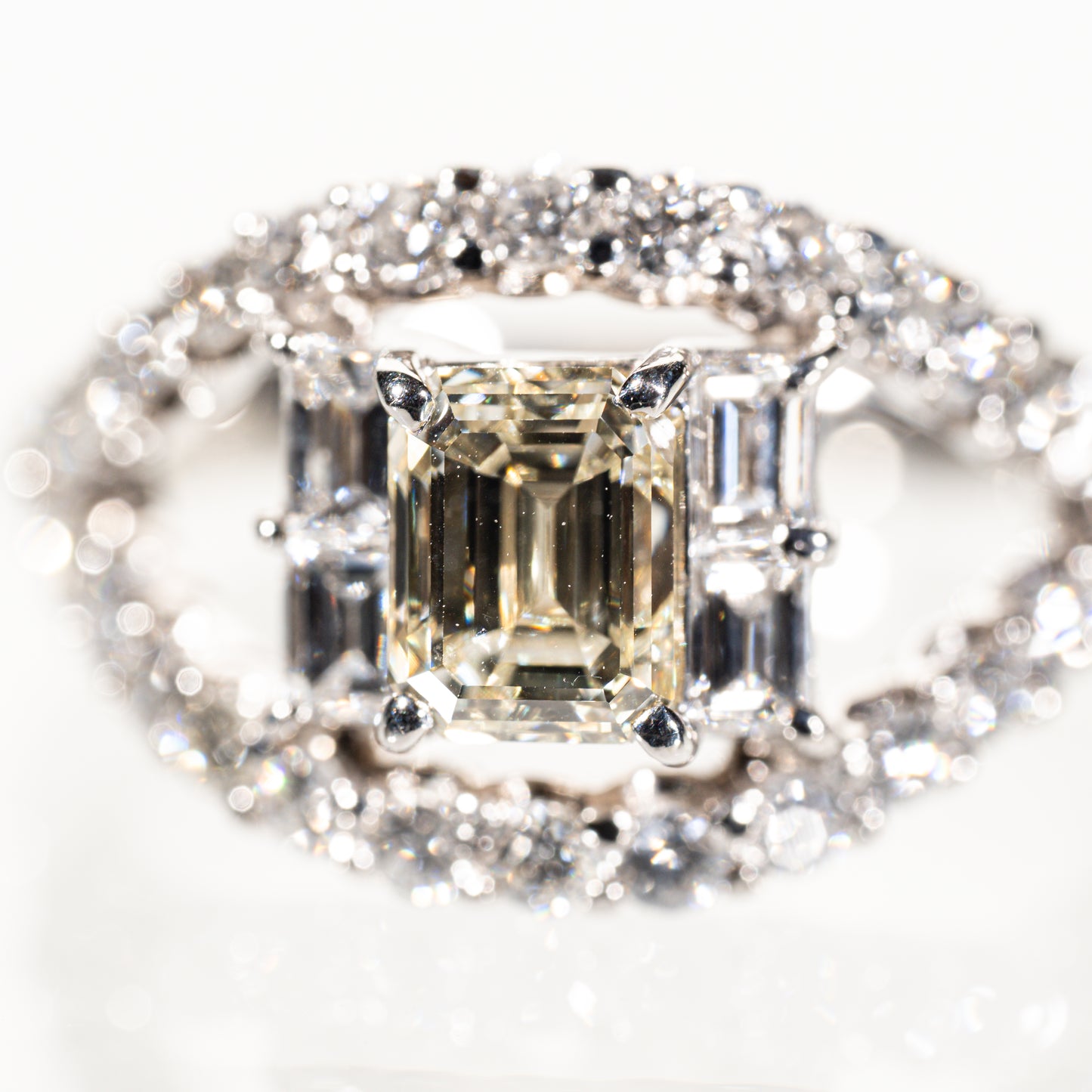 エメラルドカットダイヤモンド1.009ct メレダイヤモンド1.384ct Pt900 リング