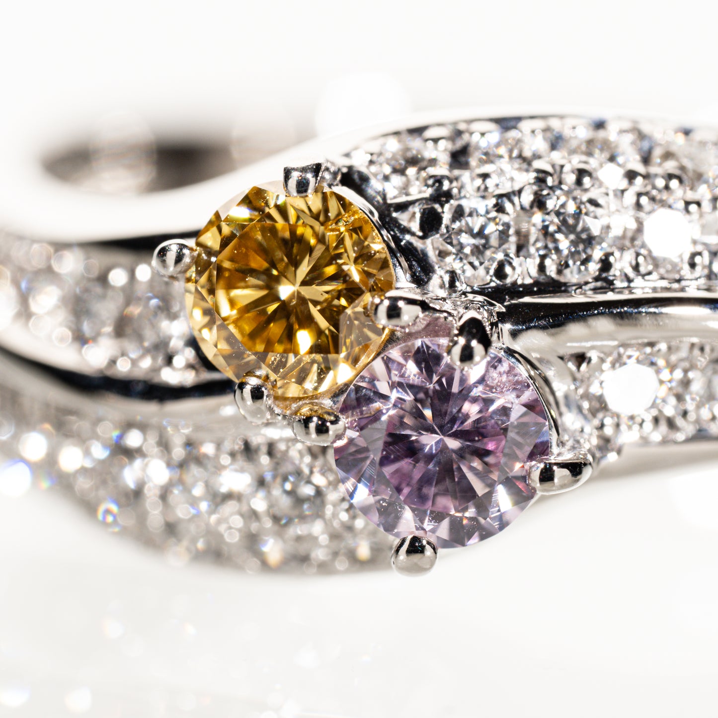 パープルダイヤモンド0.232ct インテンスイエローダイヤモンド0.243ct メレダイヤモンド0.38ct Pt900 リング