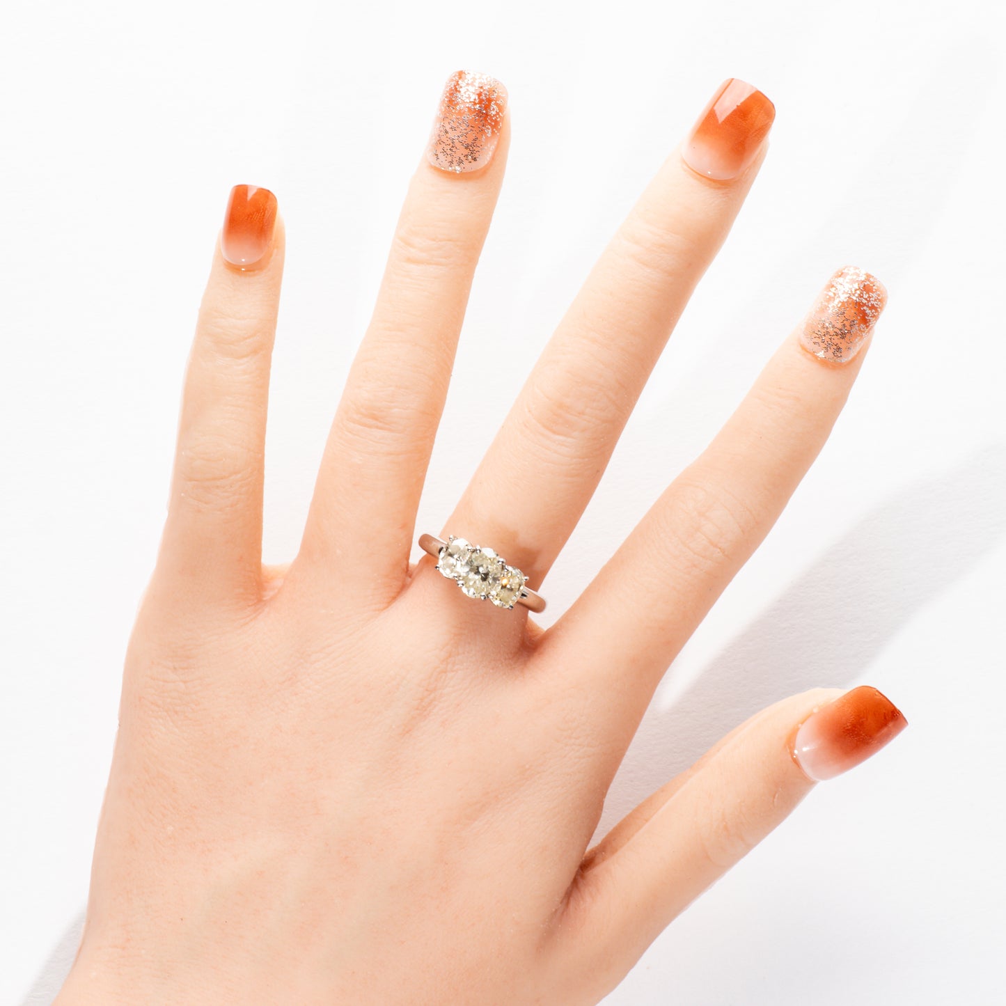 オーバルカットダイヤモンド2.546ct Pt900 トリロジーリング