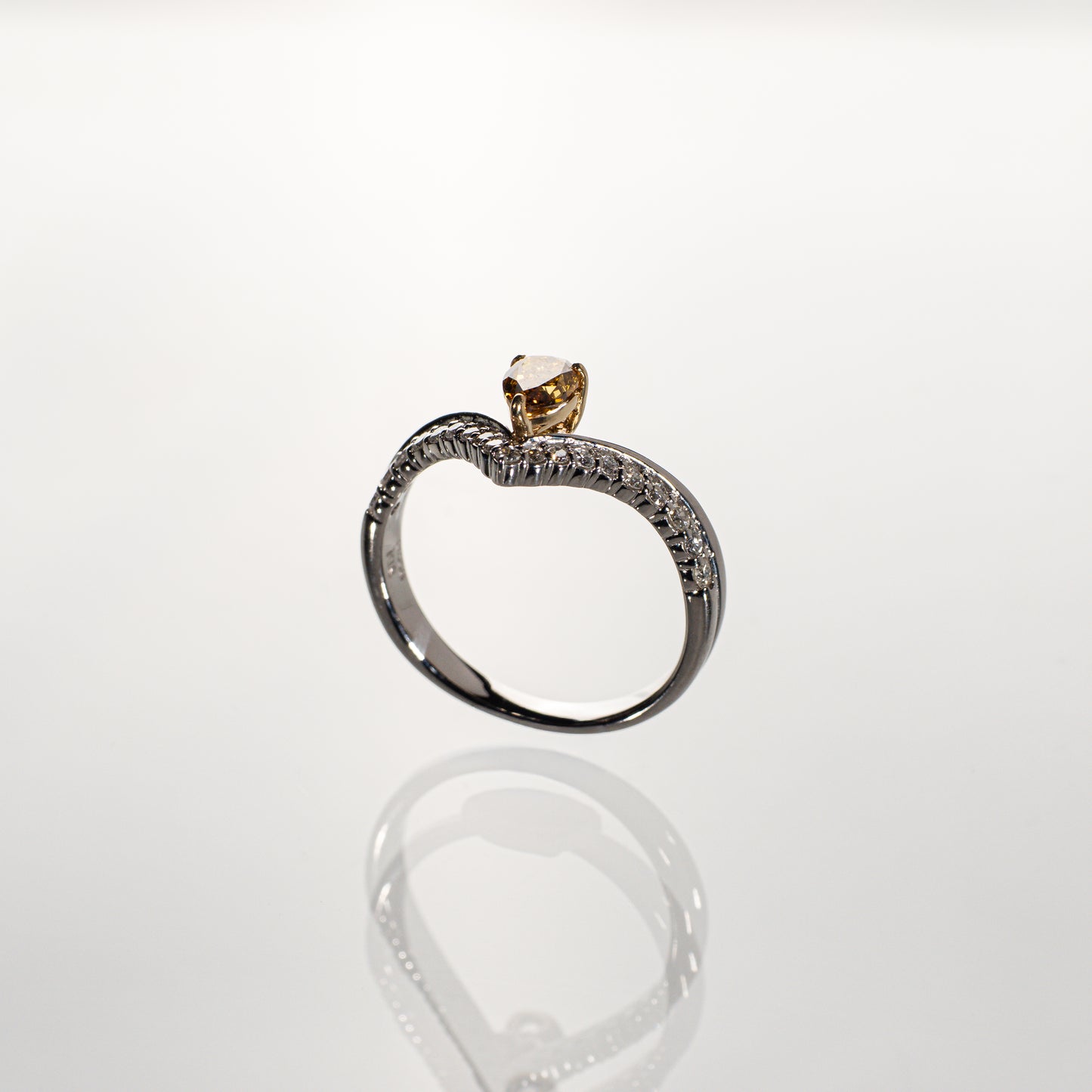 ファンシーイエローダイヤモンド0.380ct メレダイヤモンド0.20ct K18/PT950 ウェーブリング