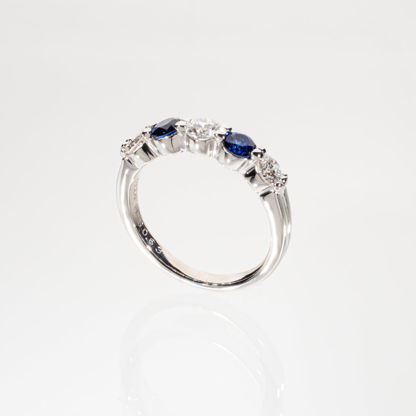 BLUERIVER サファイア0.63ct ダイヤモンド0.60ct Pt900 5ストーンリング