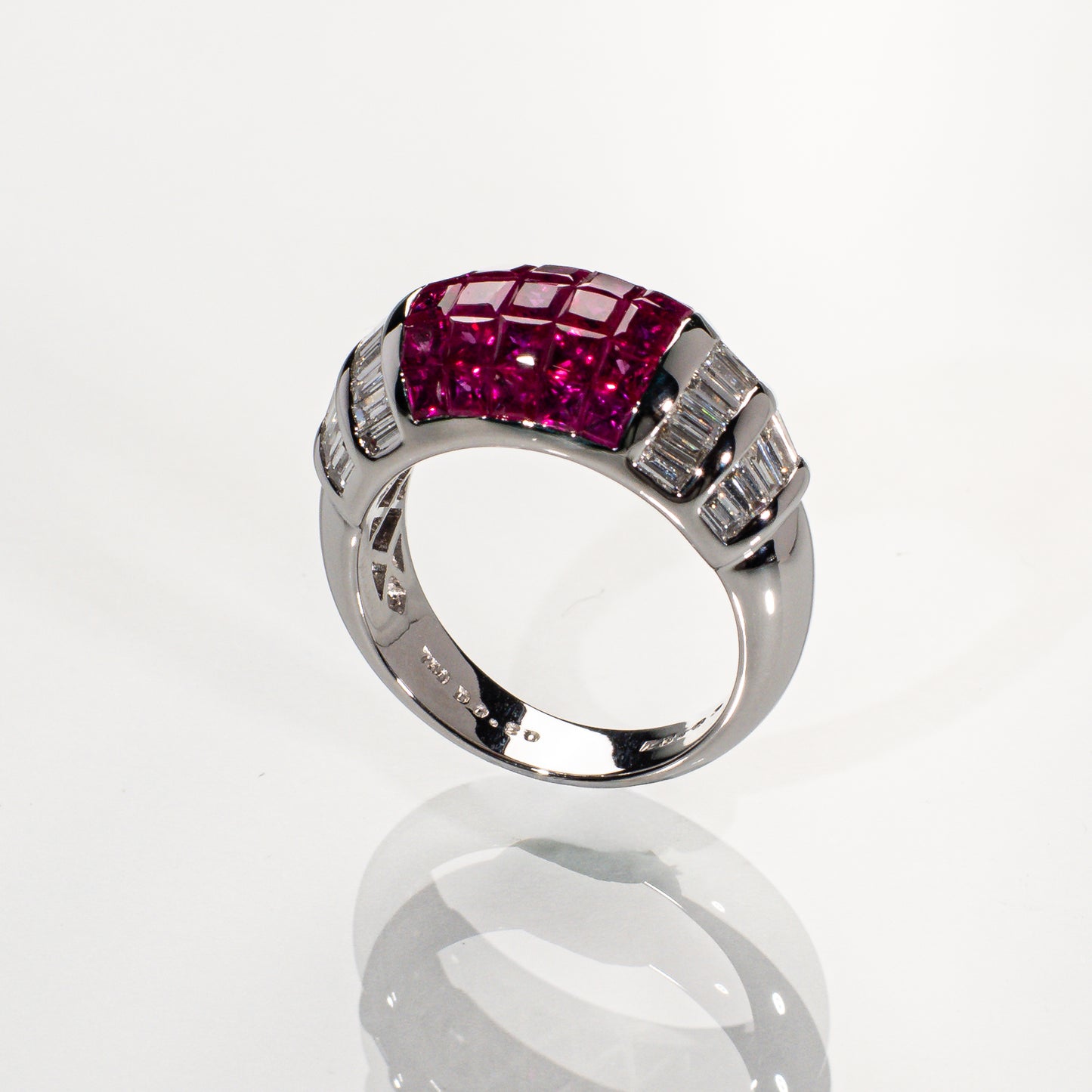 ルビー3.03ct ダイヤモンド0.80ct K18WG ミステリーセッティングリング