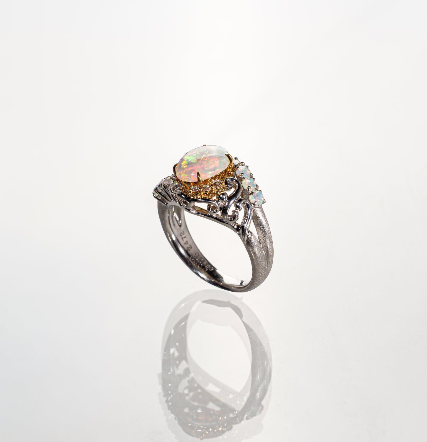 POLA エチオピアオパール1.40ct ダイヤモンド0.22ct Pt900/K18 ボタニカルリング
