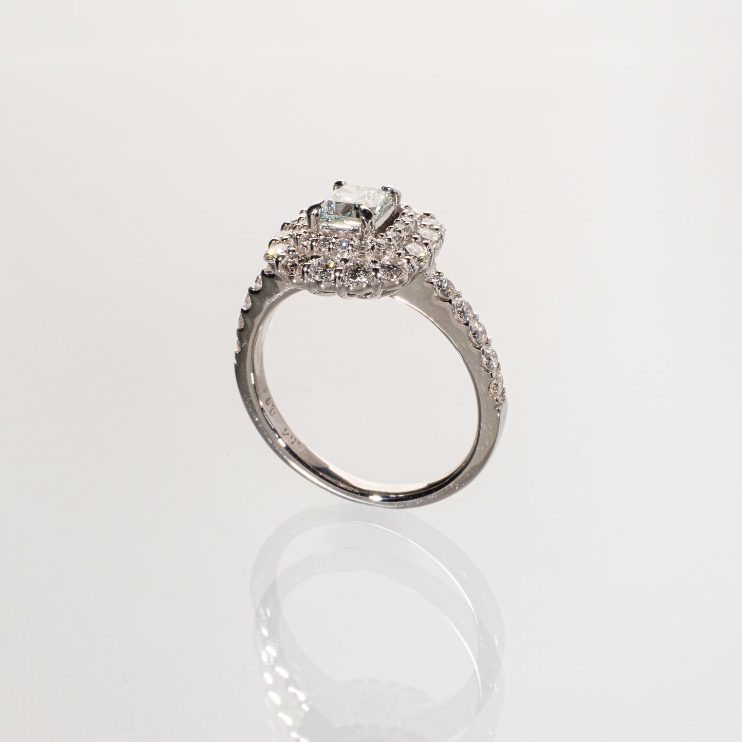 FANCY LIGHT BLUISH GREEN ダイヤモンド0.54ct メレダイヤモンド0.94ct Pt900 ダブルヘイローリング