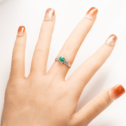 エメラルド0.79ct ダイヤモンド0.54ct Pt900 リング