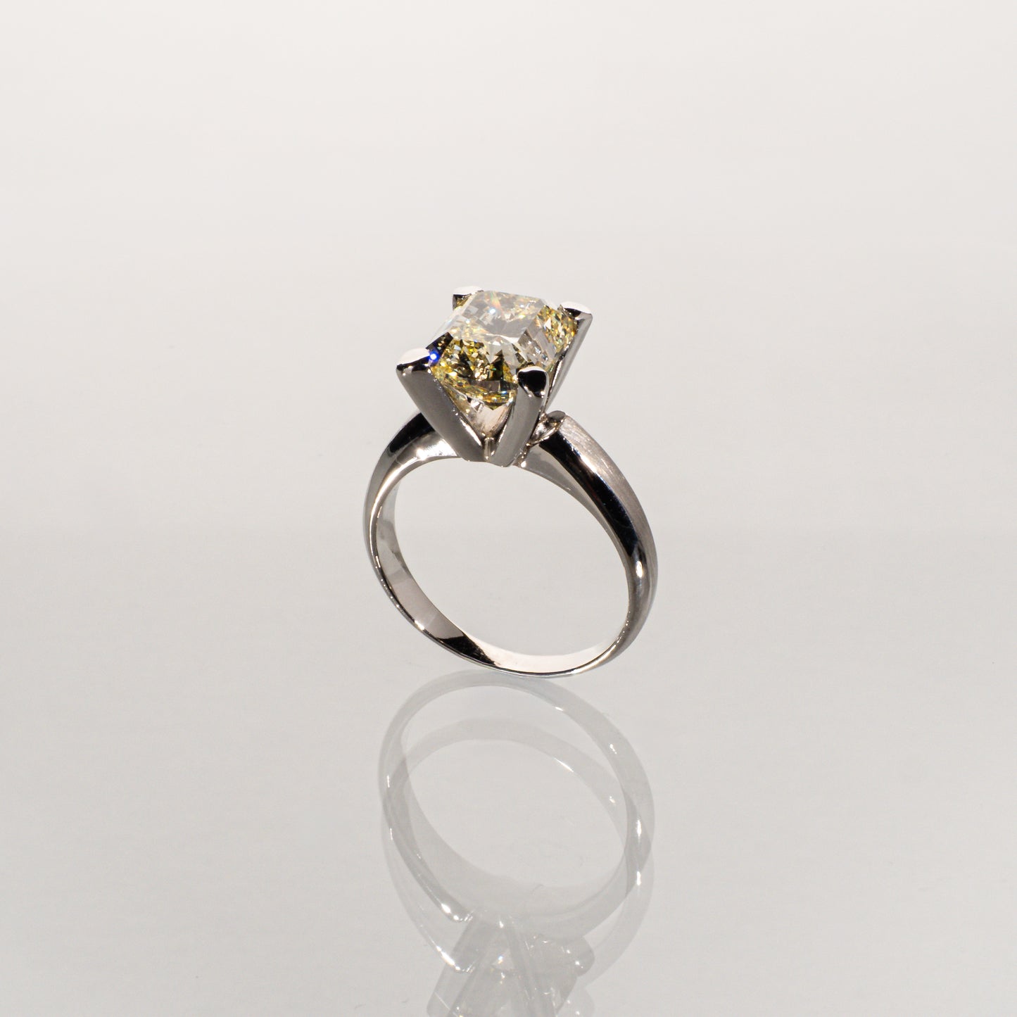 イエローダイヤモンド4.013ct Pt900 ソリテールリング