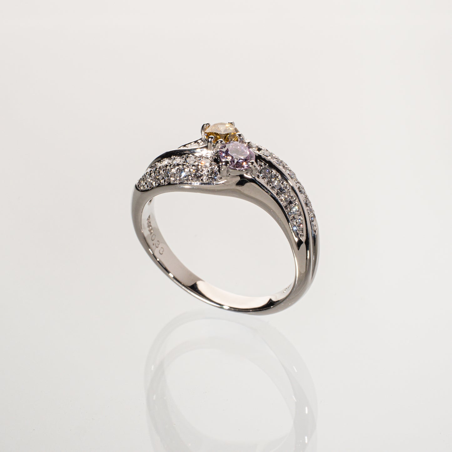パープルダイヤモンド0.232ct インテンスイエローダイヤモンド0.243ct メレダイヤモンド0.38ct Pt900 リング