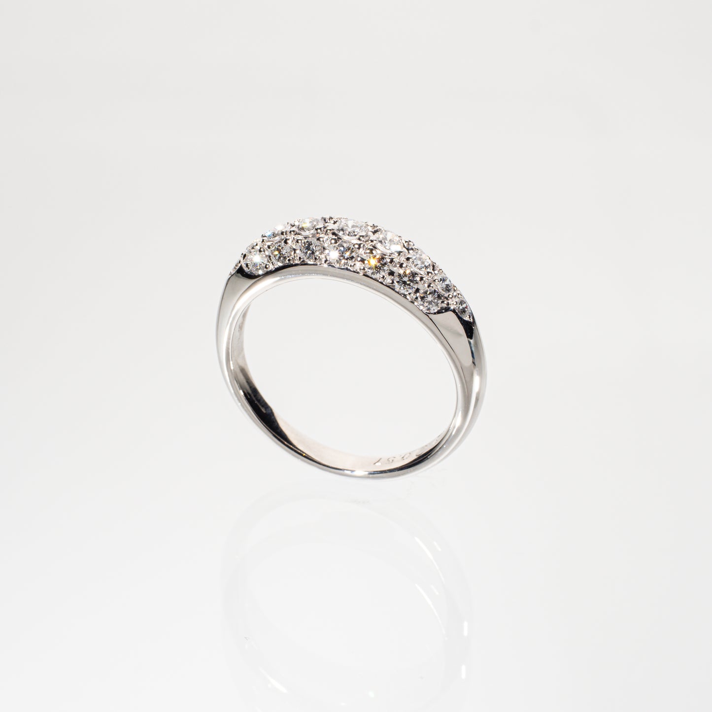 ダイヤモンド0.57ct  Pt900  パヴェリング