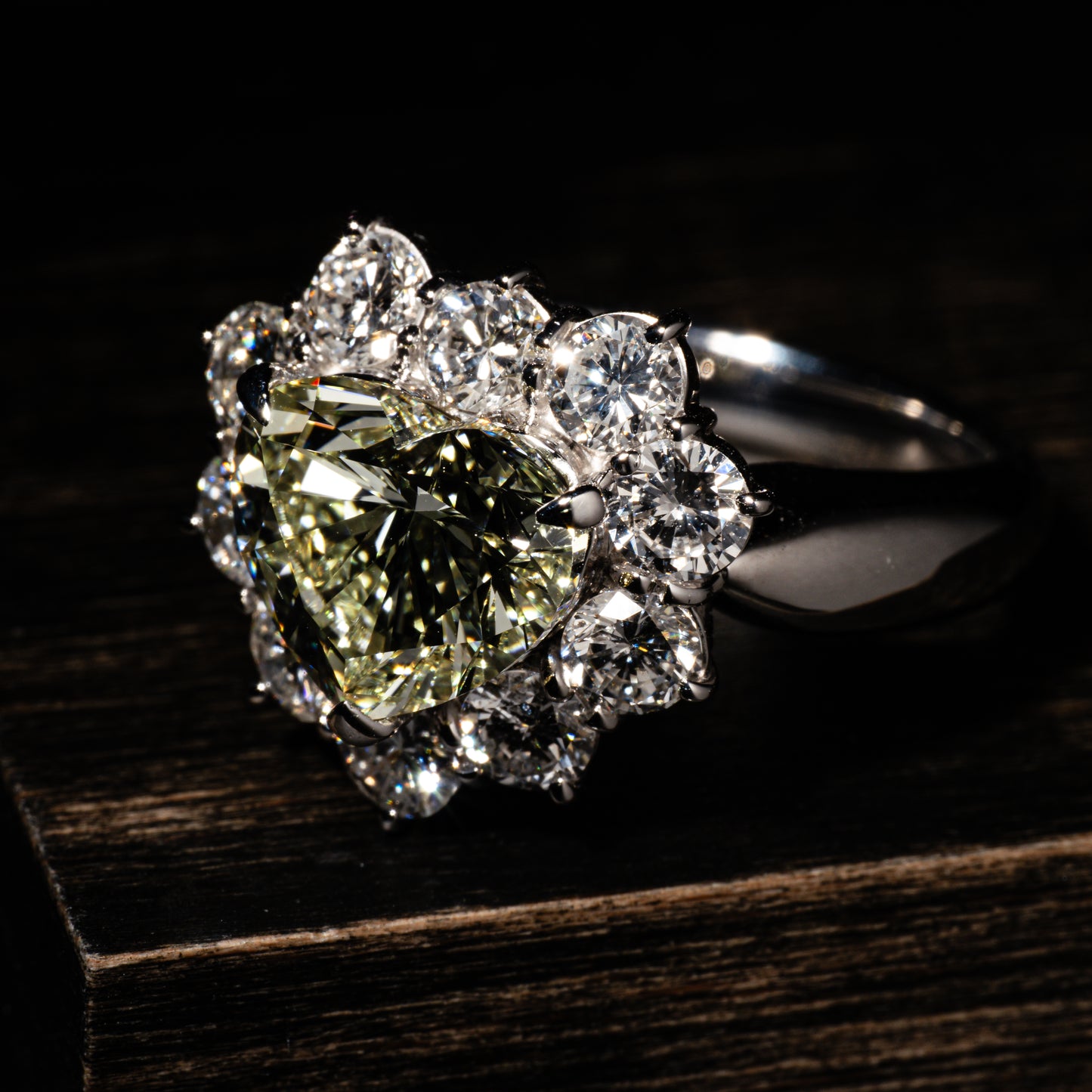 ハートシェイプダイヤモンド3.024ct メレダイヤモンド1.65ct Pt900 リング